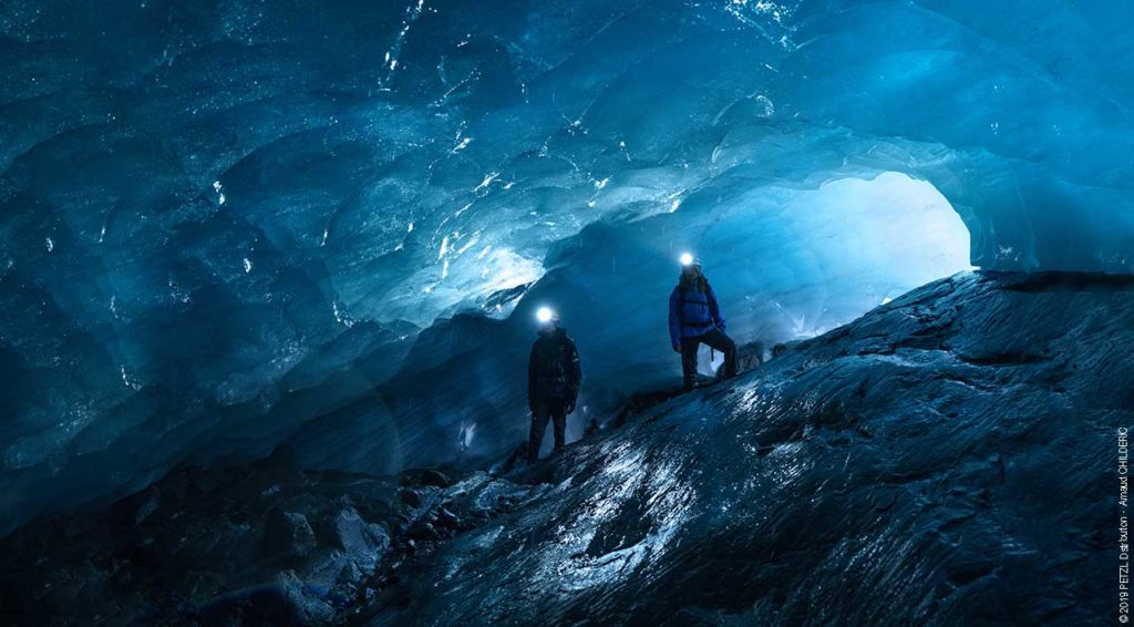 Explorarea unei peșteri glaciare din Islanda cu PETZL