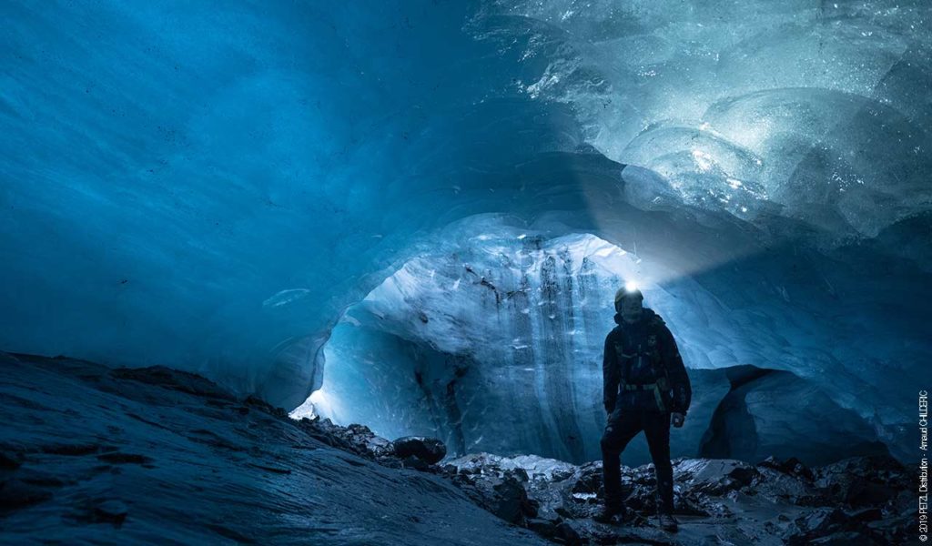 Explorarea unei peșteri glaciare din Islanda cu PETZL